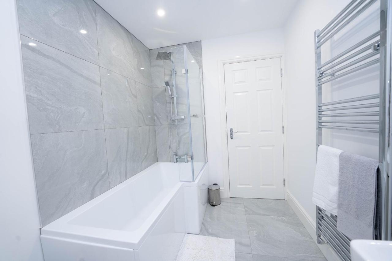 Entire Modern Home With Private Parking For 6/8 Persons Worksop Exterior foto