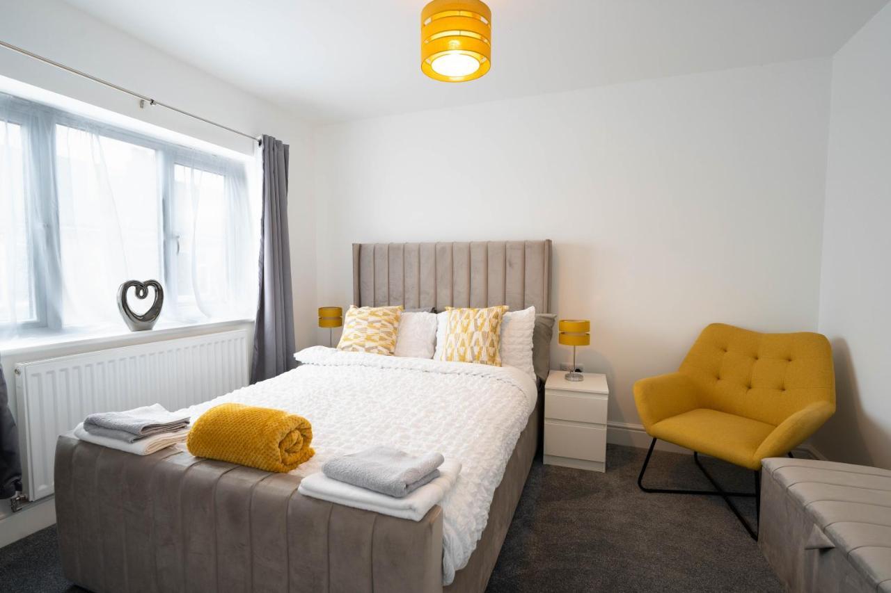 Entire Modern Home With Private Parking For 6/8 Persons Worksop Exterior foto