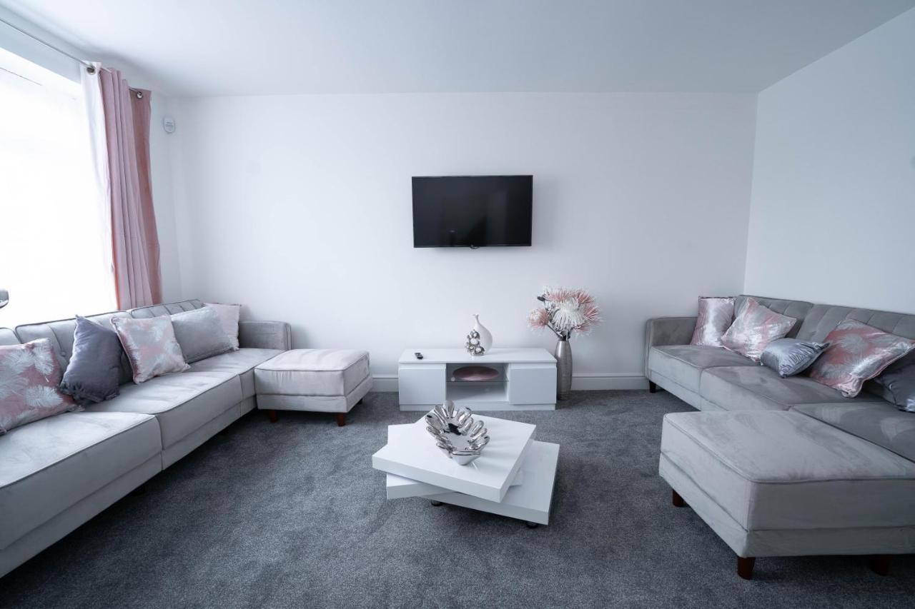 Entire Modern Home With Private Parking For 6/8 Persons Worksop Exterior foto