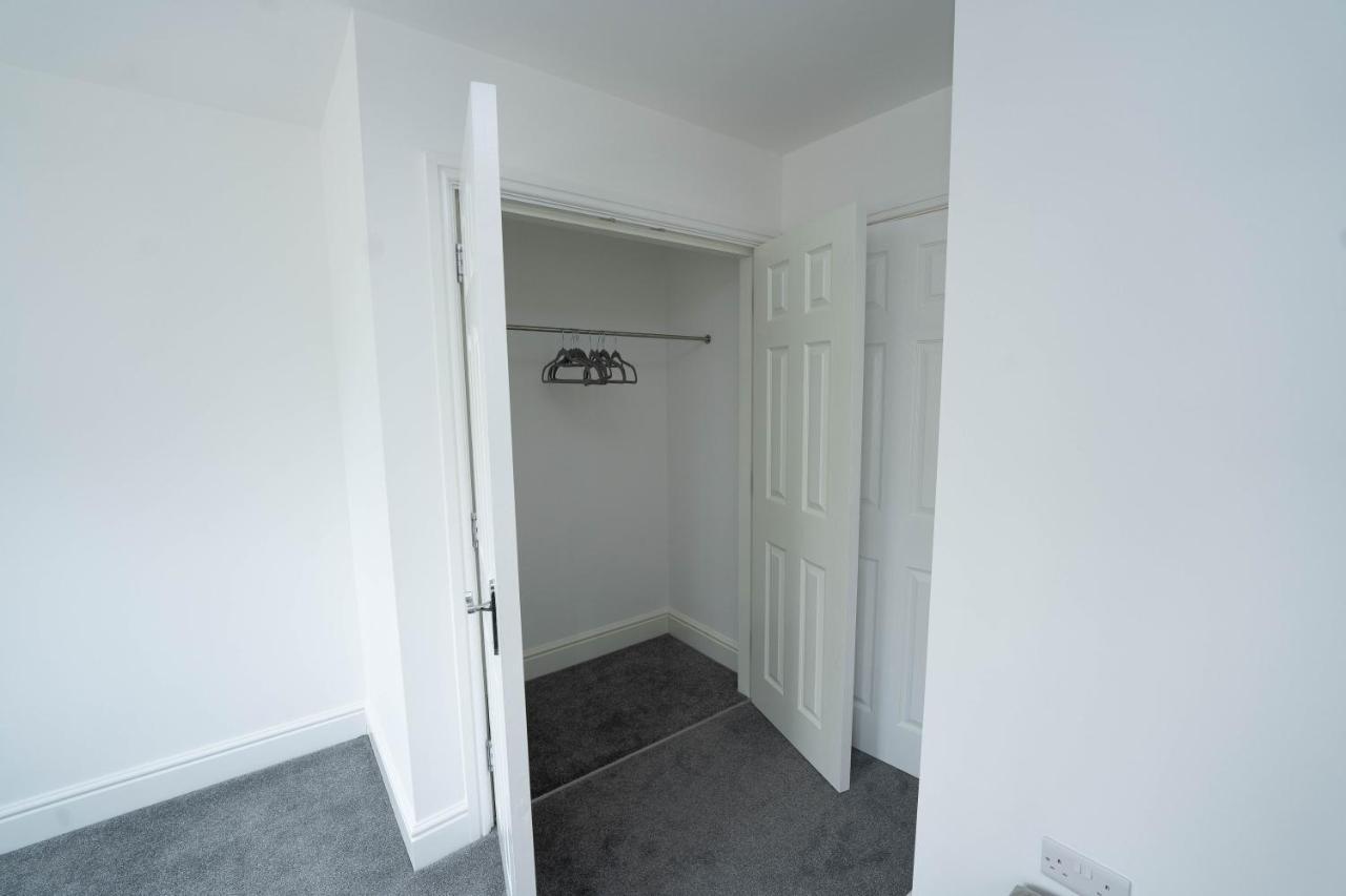 Entire Modern Home With Private Parking For 6/8 Persons Worksop Exterior foto