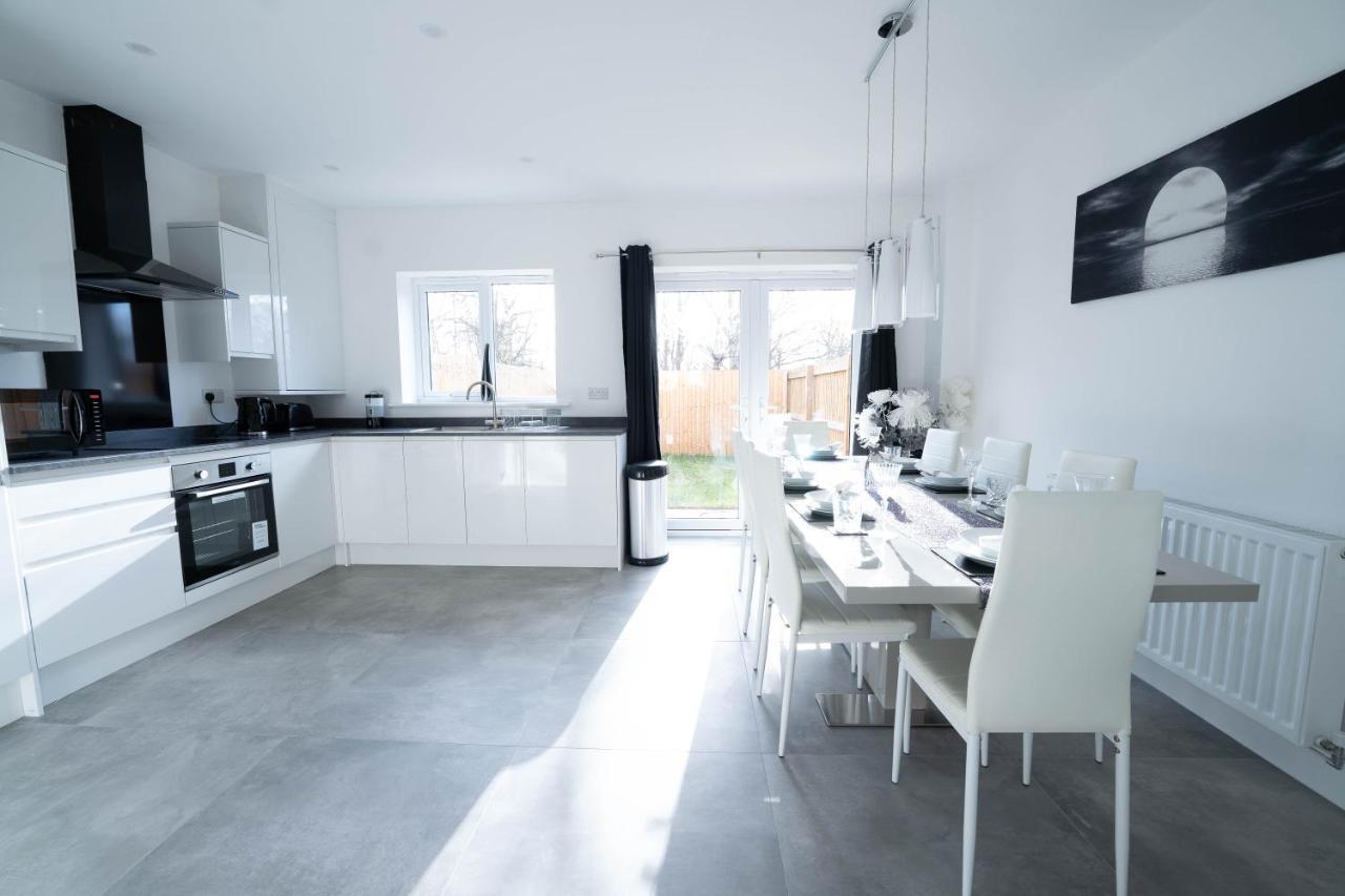 Entire Modern Home With Private Parking For 6/8 Persons Worksop Exterior foto