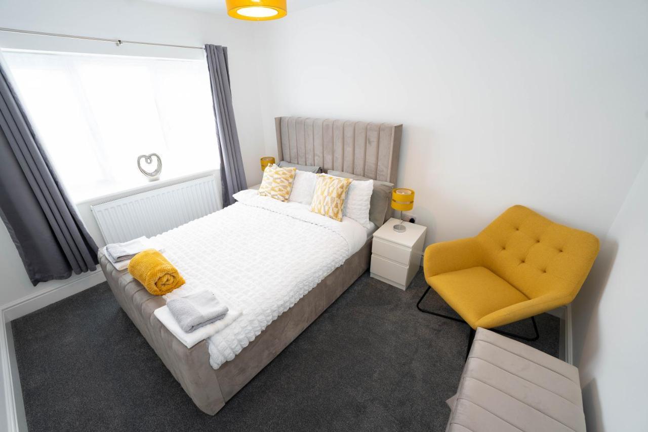 Entire Modern Home With Private Parking For 6/8 Persons Worksop Exterior foto