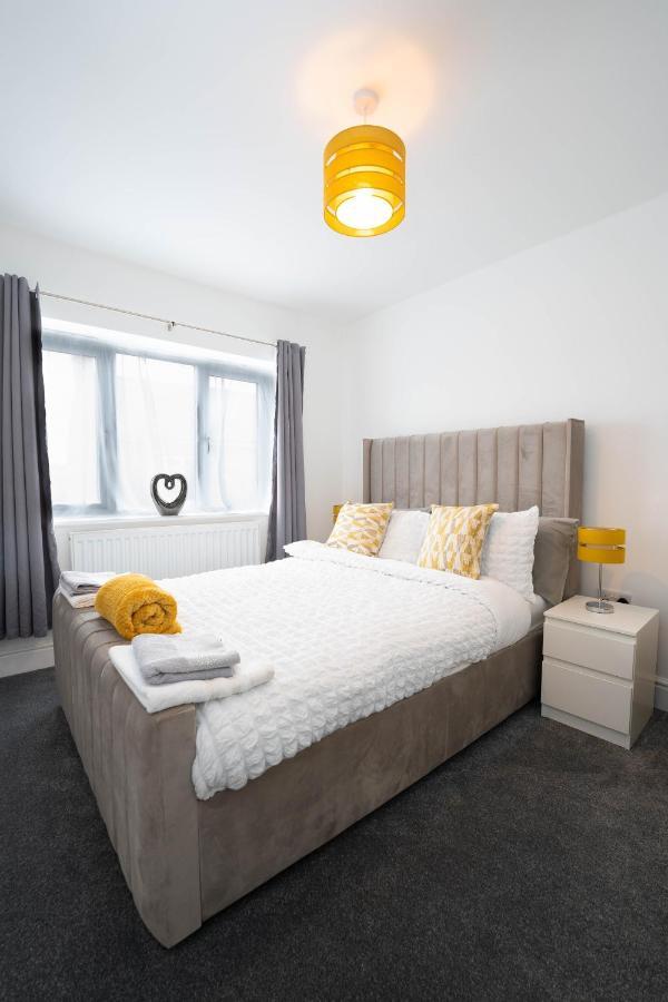 Entire Modern Home With Private Parking For 6/8 Persons Worksop Exterior foto