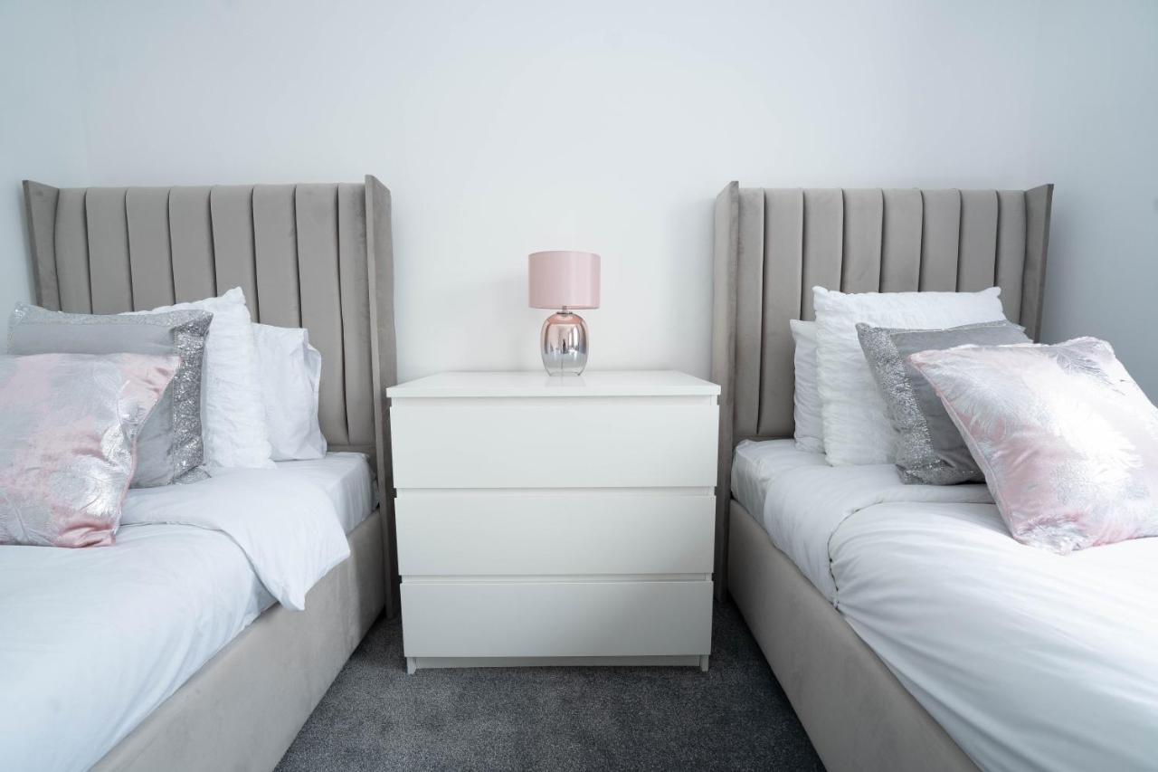 Entire Modern Home With Private Parking For 6/8 Persons Worksop Exterior foto